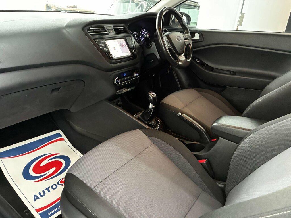 Hyundai I20 1.2 Blue Drive Sport Nav Euro 6 Ss White #3