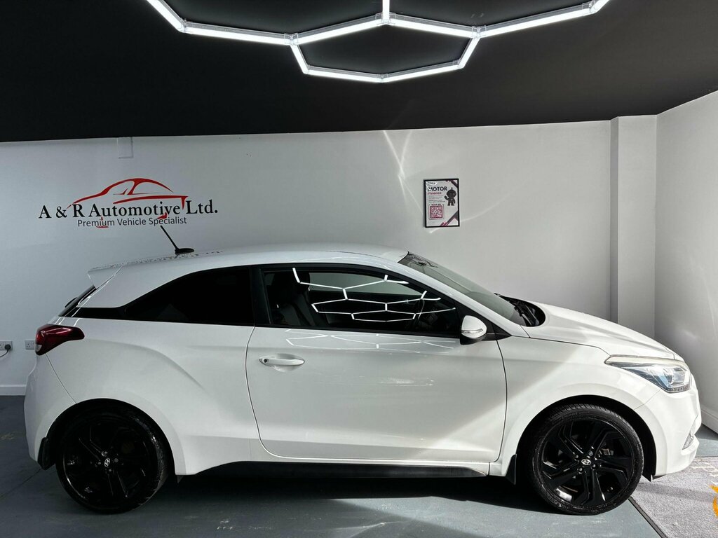 Hyundai I20 1.2 Blue Drive Sport Nav Euro 6 Ss White #2