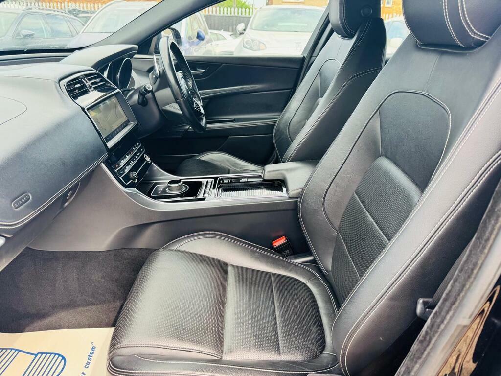Jaguar XE R-dynamic S White #64