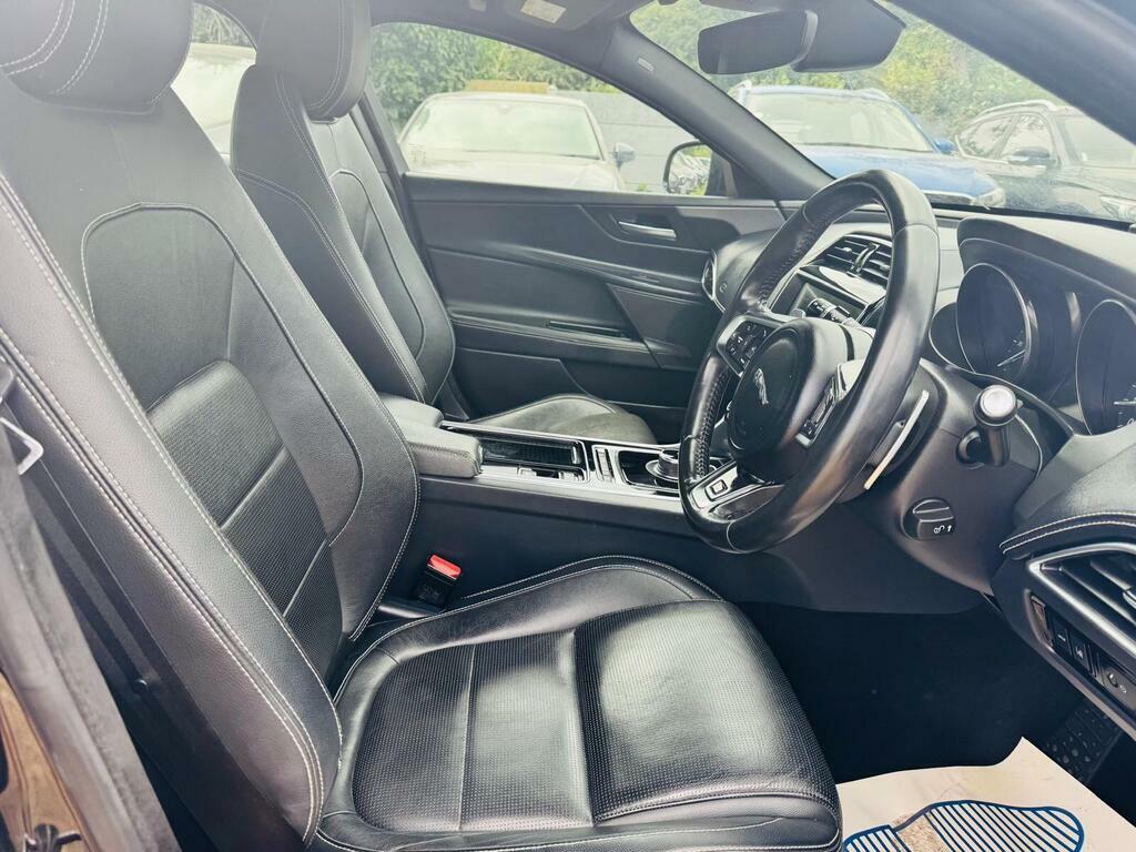 Jaguar XE R-dynamic S White #43