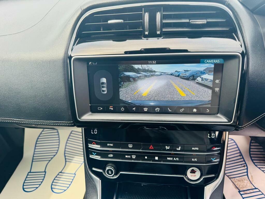 Jaguar XE R-dynamic S White #57