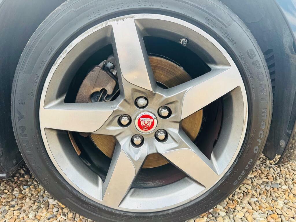 Jaguar XE R-dynamic S White #52