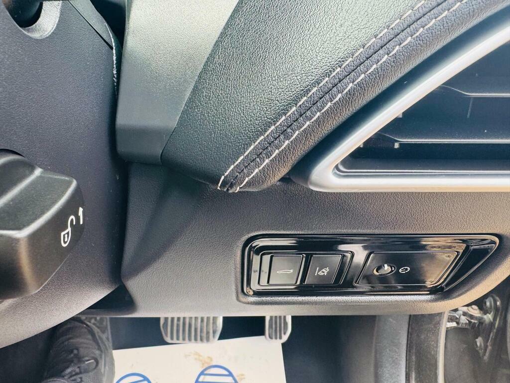 Jaguar XE R-dynamic S White #47