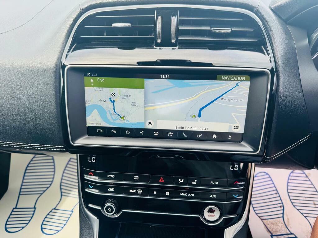 Jaguar XE R-dynamic S White #56