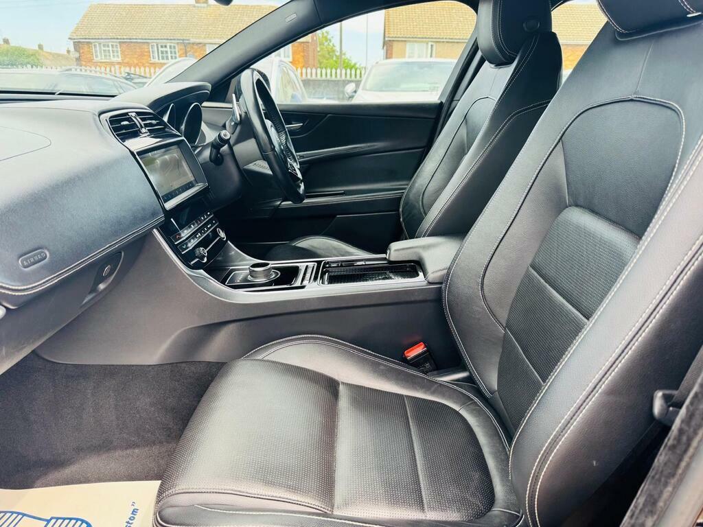 Jaguar XE R-dynamic S White #63