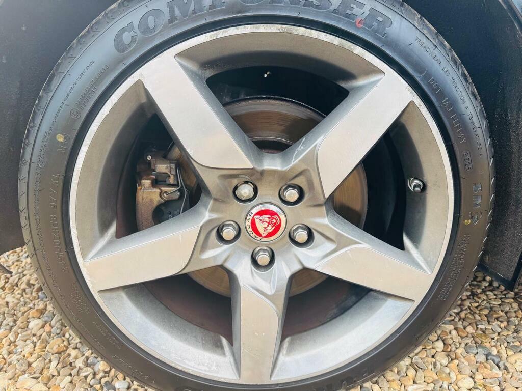Jaguar XE R-dynamic S White #53