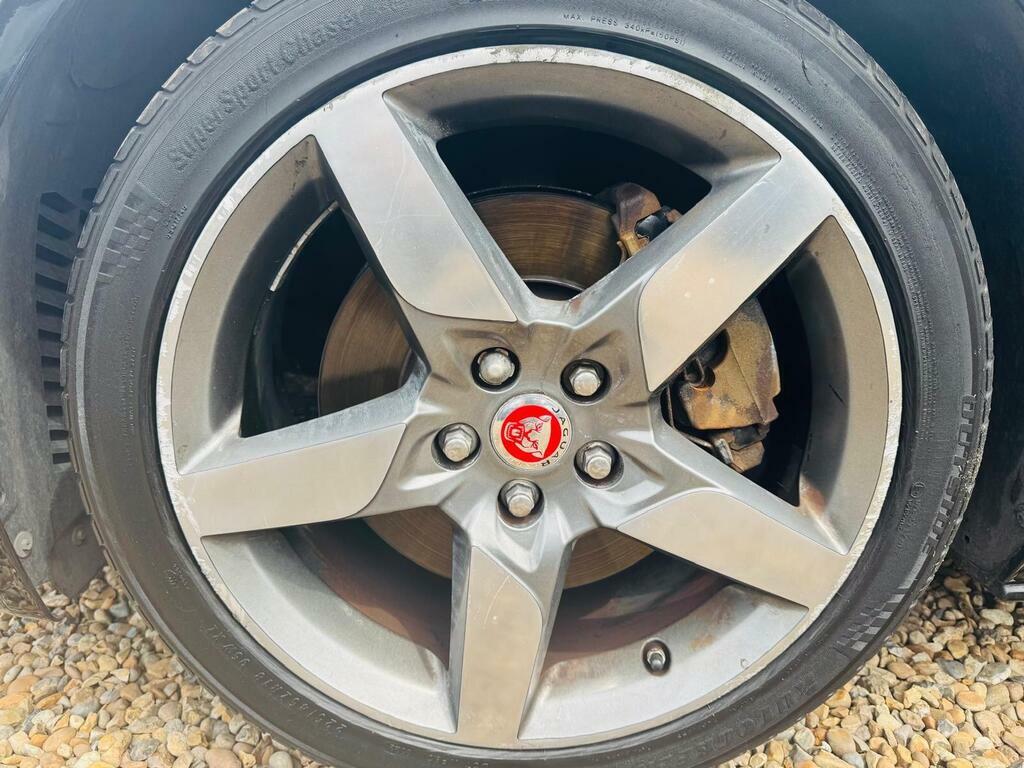 Jaguar XE R-dynamic S White #55