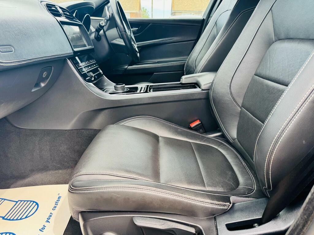 Jaguar XE R-dynamic S White #62