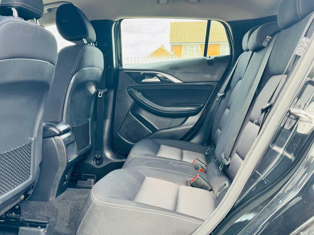 Infiniti Q30 Premium Grey #36