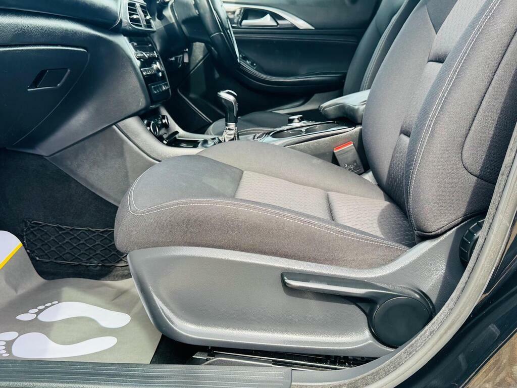 Infiniti Q30 Premium Grey #50