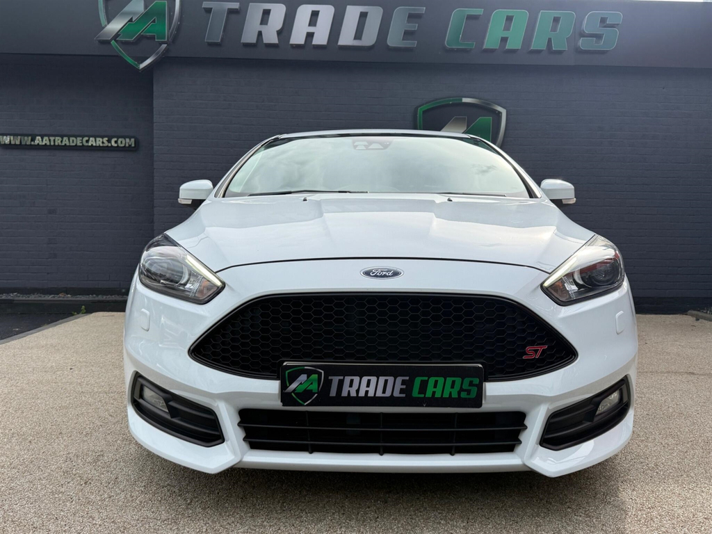 Ford Focus Hatchback CT16DPF White #2