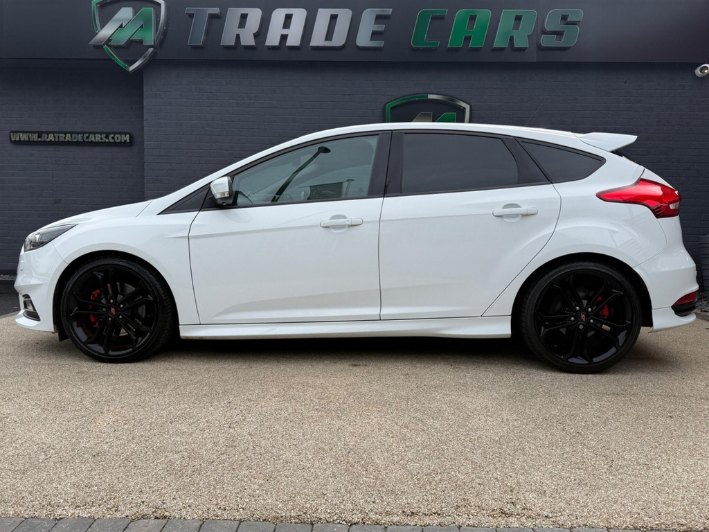Ford Focus Hatchback CT16DPF White #4