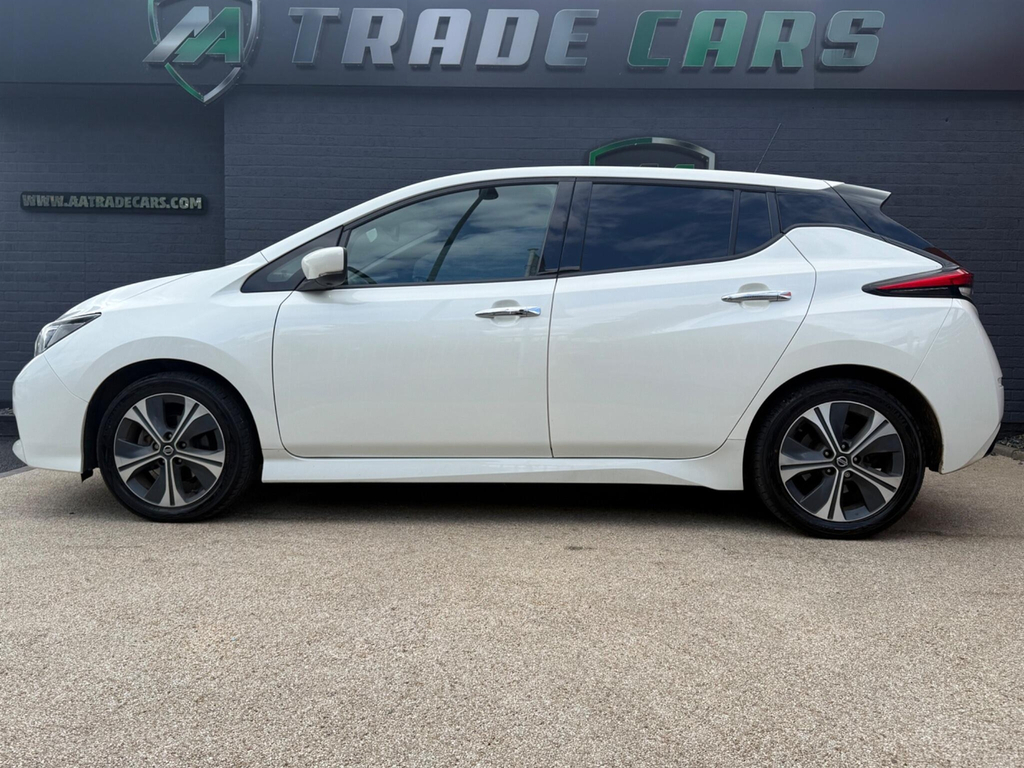 Nissan Leaf Hatchback White #4