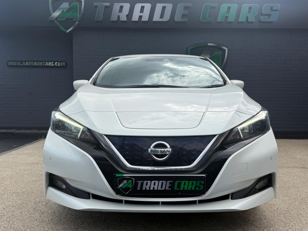 Nissan Leaf Hatchback White #2