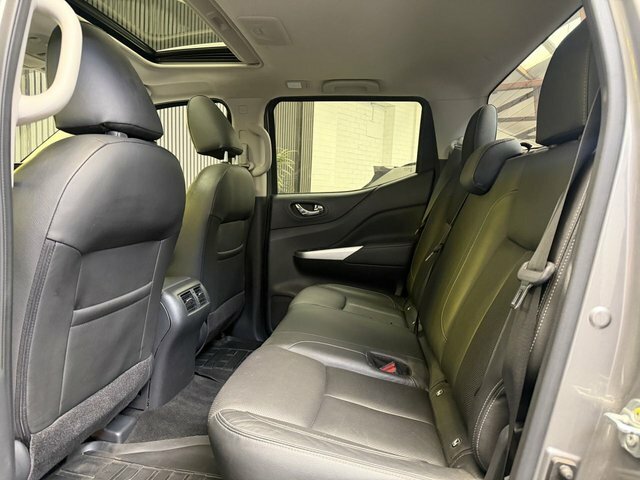 Nissan Navara Automatic Black #12