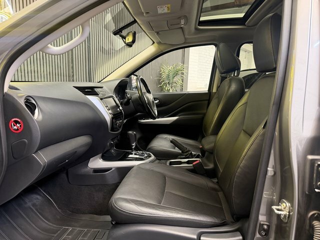 Nissan Navara Automatic Black #10