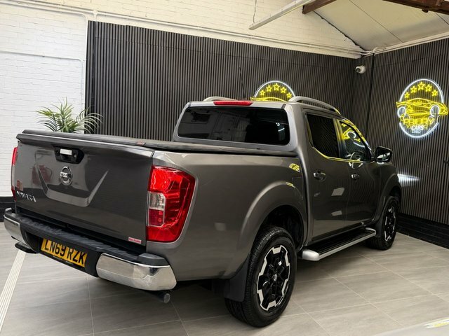 Nissan Navara Automatic Black #7