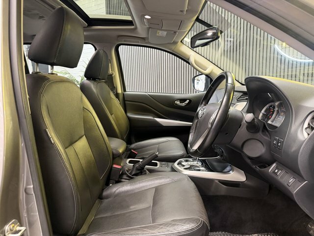 Nissan Navara Automatic Black #9