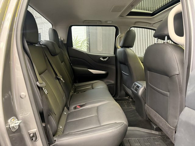 Nissan Navara Automatic Black #11