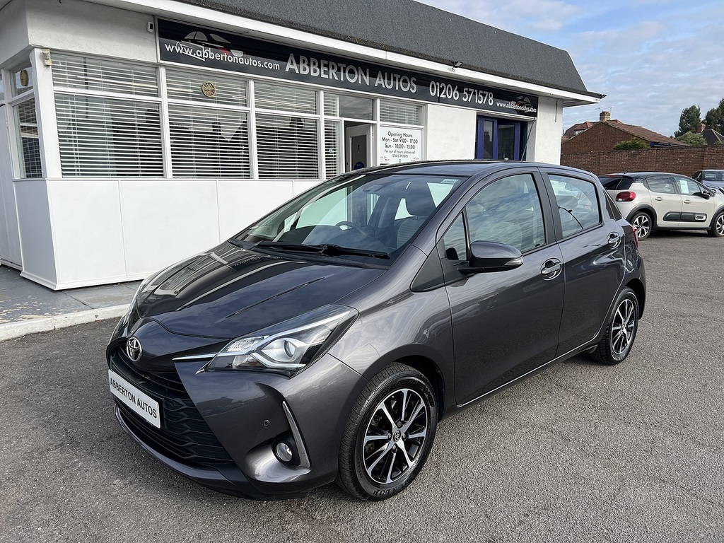 Toyota Yaris 1.5 Vvt-i Icon Tech Hatchback Eu Grey