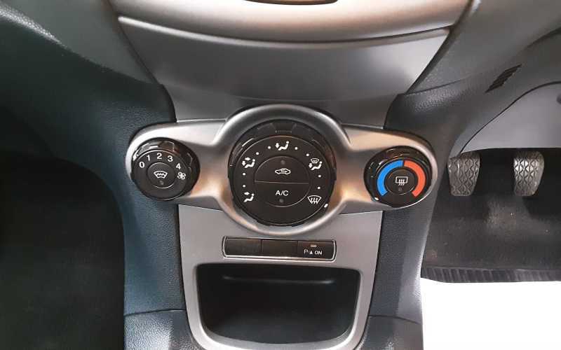 Ford Fiesta 1.4 Zetec 16V 96 Bhp Silver #10