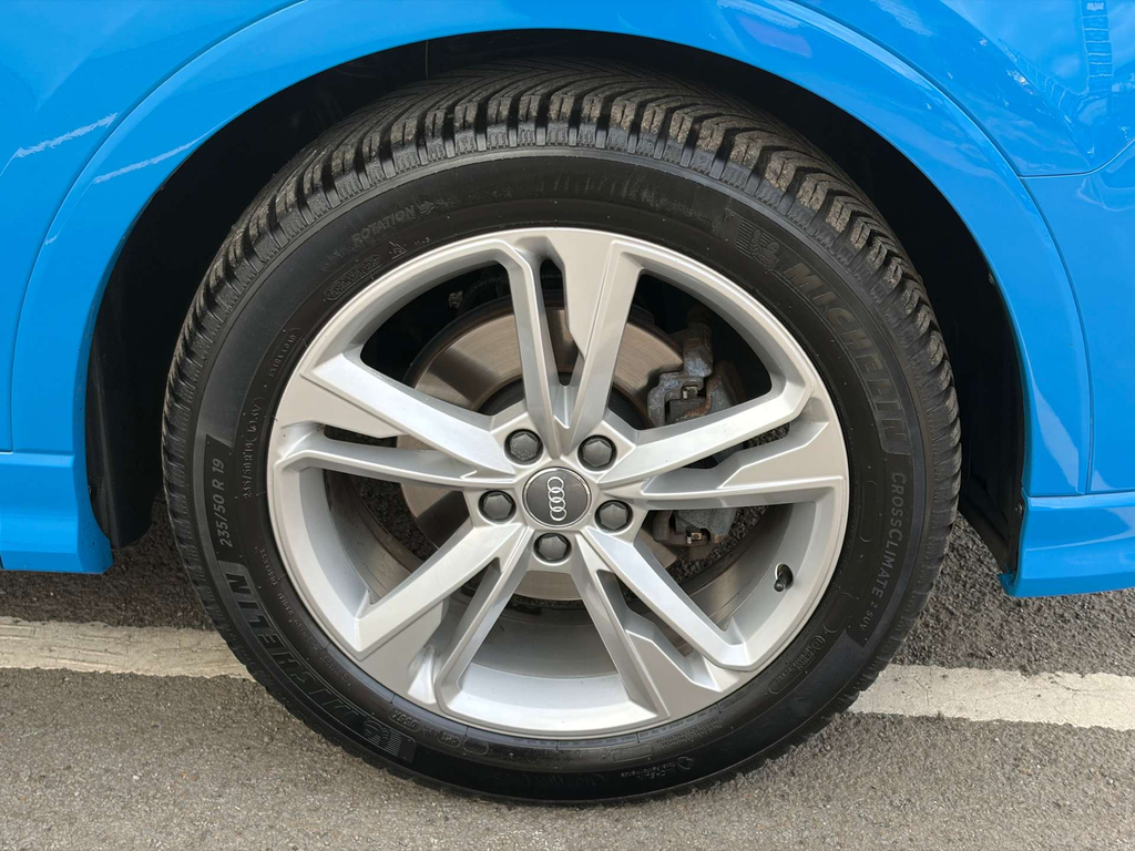Audi Q3 1.5L Sport Cod Tfsi Black #40