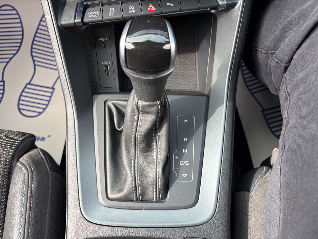 Audi Q3 1.5L Sport Cod Tfsi Black #31