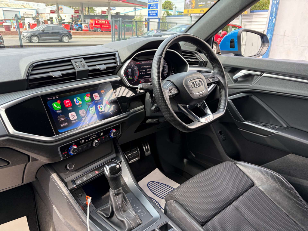 Audi Q3 Petrol  #4