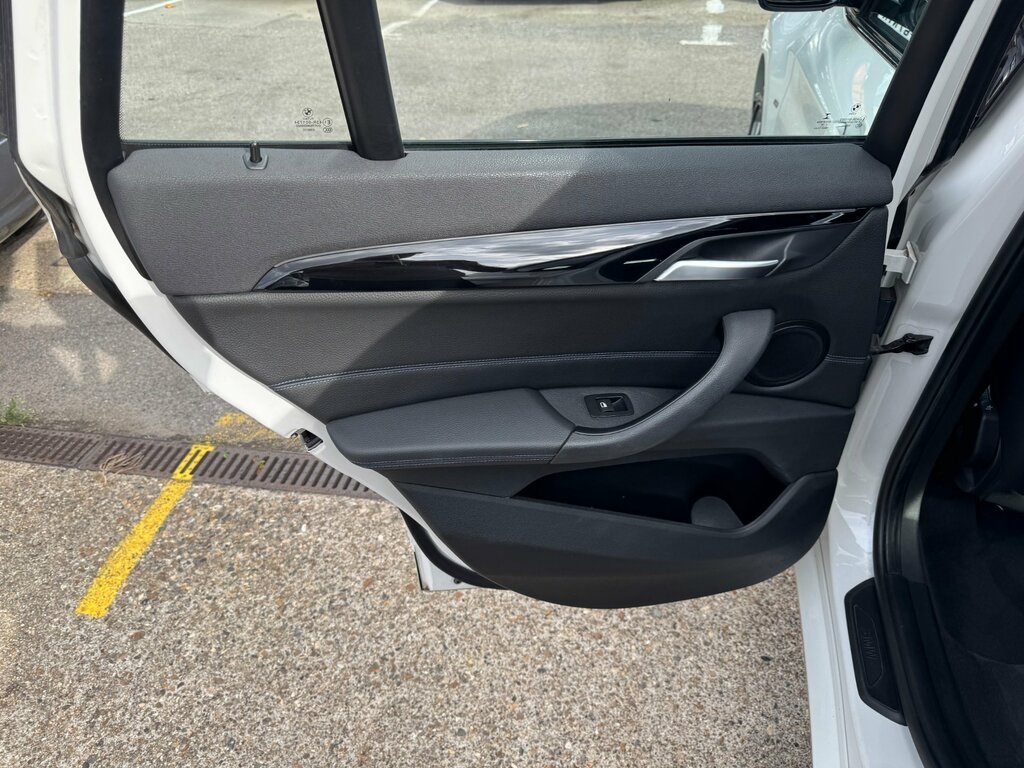 BMW X1 Sdrive18d Xline Black #40