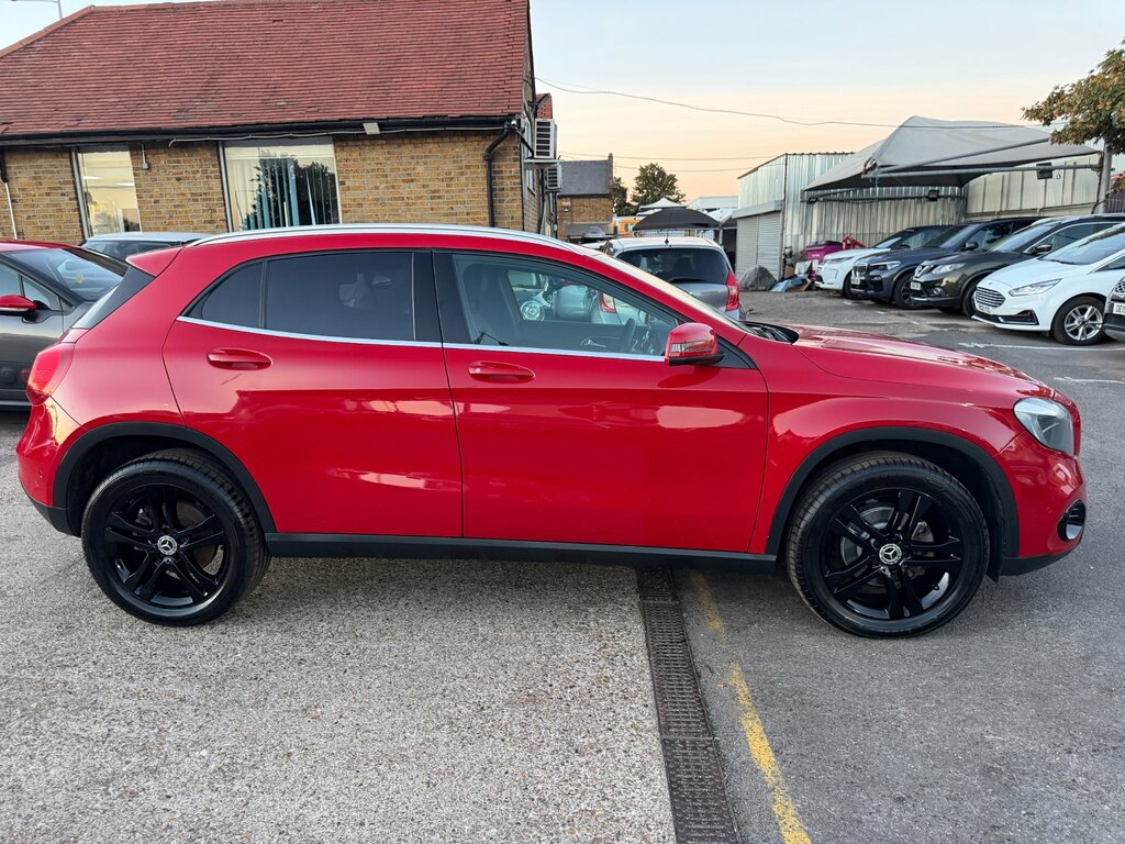 Mercedes-Benz GLA Class Amg Line Black #16