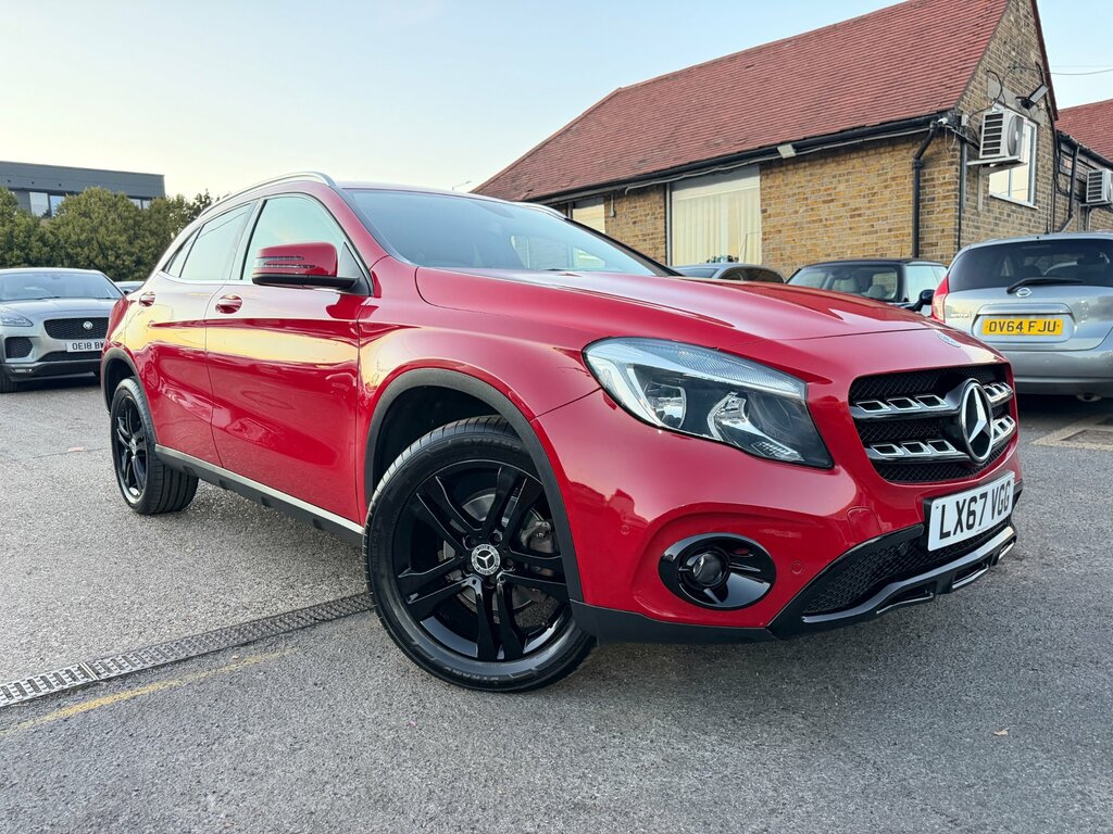 Mercedes-Benz GLA Class 1.6 Gla200 Sport Executive Suv 7G-dct Red #2