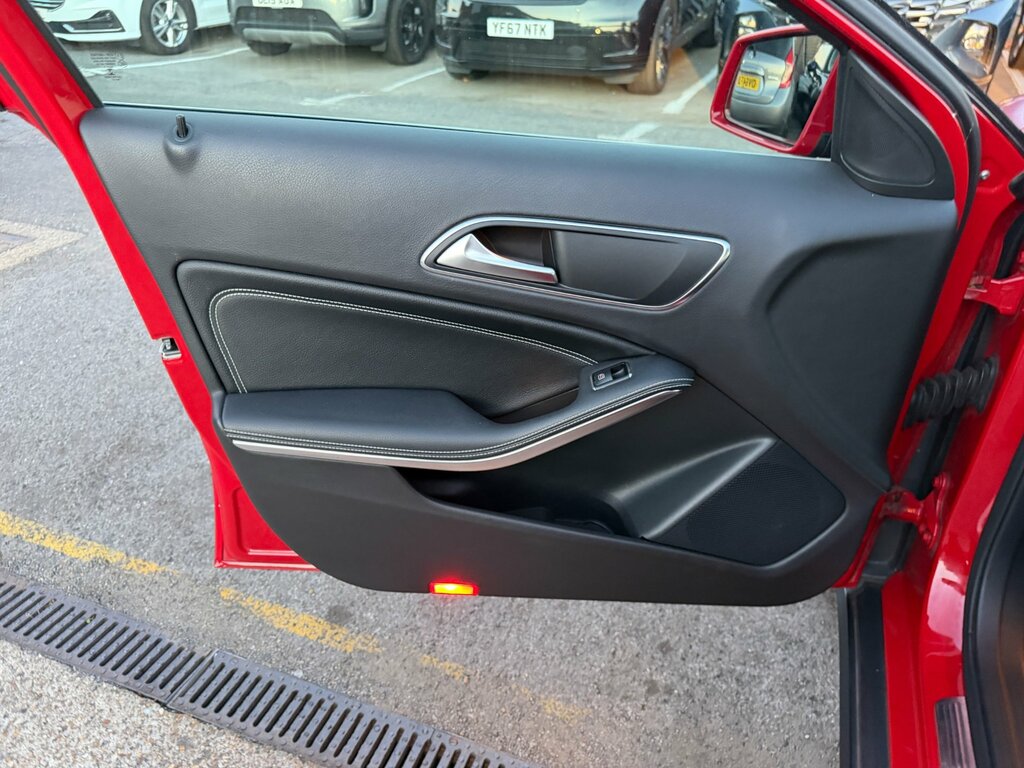 Mercedes-Benz GLA Class Amg Line Black #44