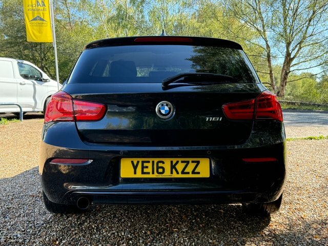 BMW 1 Series 118I Sport Hatchback Black #4