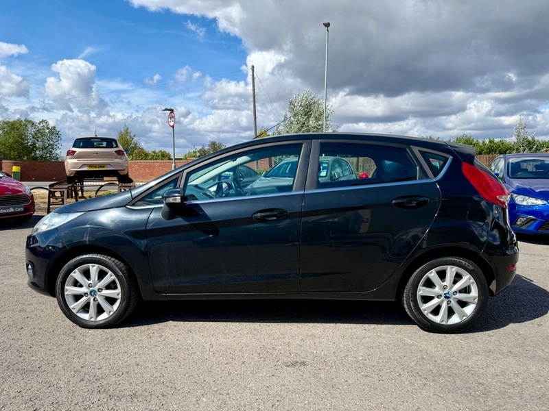 Ford Fiesta Zetec Black #6