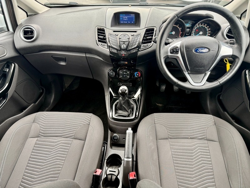 Ford Fiesta Zetec 20 Taxfshbluetooth White #2