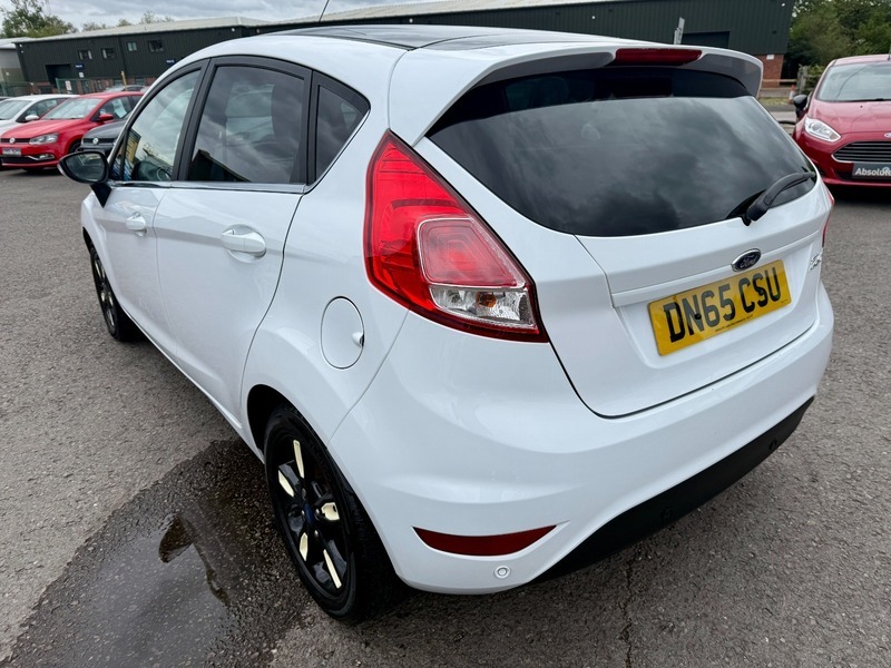 Ford Fiesta Zetec White Edition Autumn White #3