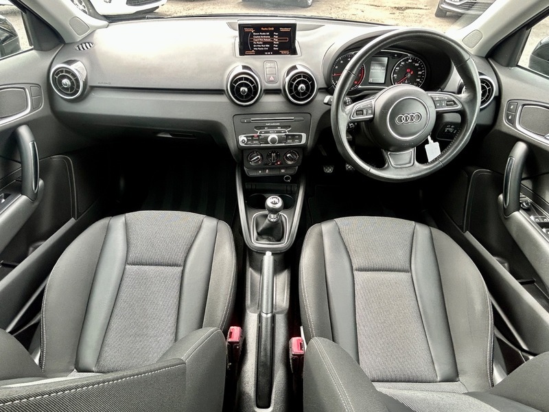 Audi A1 Sportback Tfsi Sport Navrear Black #2