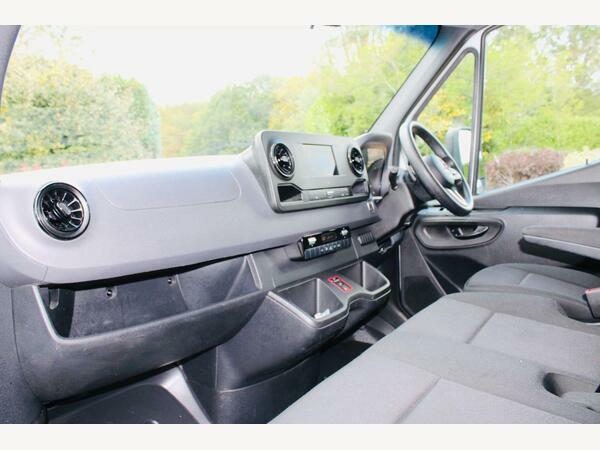 Mercedes-Benz Sprinter Luton 315 Luton Big Tail Lift Rwd L3 Euro 6 White #3