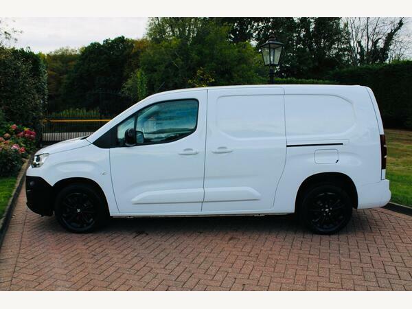 Citroen Berlingo Panel Van 1.5 Bluehdi 950Driver Edition XL Eat8 L White #2