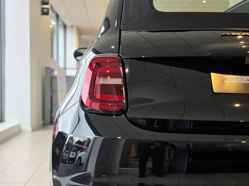 Abarth 500 114Kw 42.2Kwh Red #23