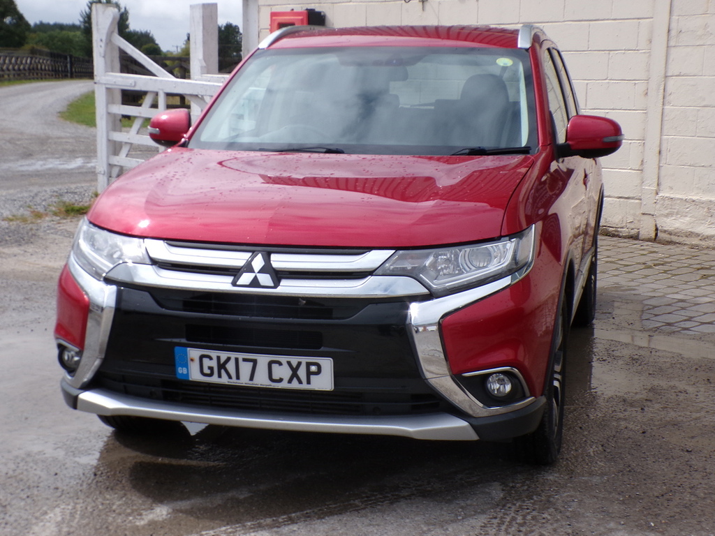 Mitsubishi Outlander Di-d 3 Red #3