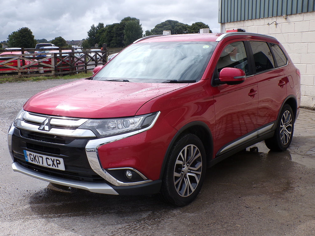 Mitsubishi Outlander Di-d 3 Red #4