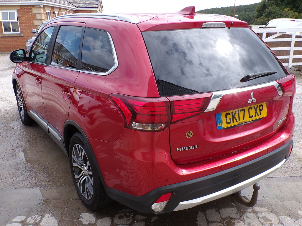 Mitsubishi Outlander Di-d 3 Red #6