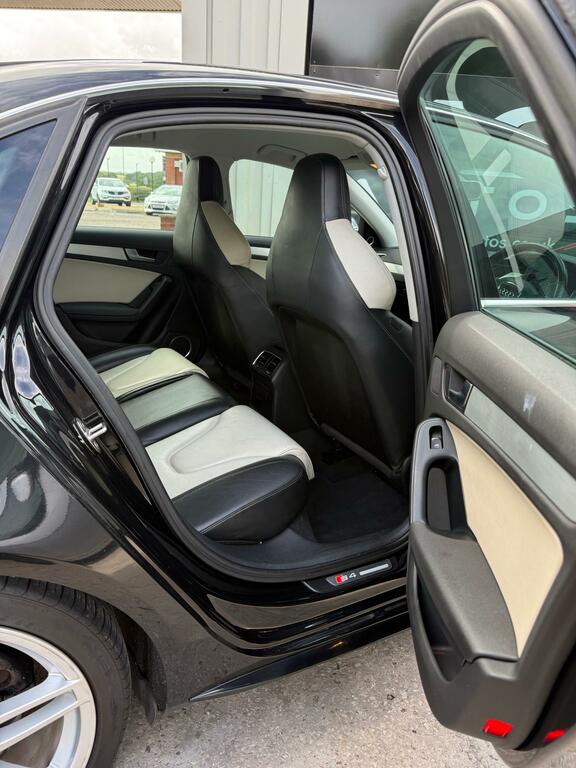 Audi S4 Estate Avant Black #25