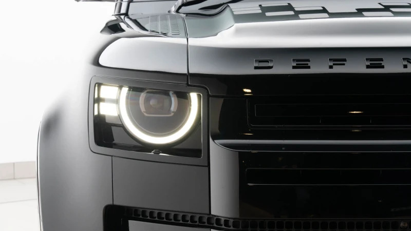 Land Rover Defender 110 D250 X-dynamic Se Black #4