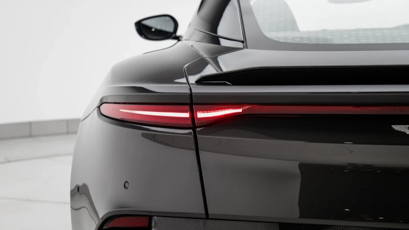 Aston Martin DBS Dbs Superleggera V12 Silver #17
