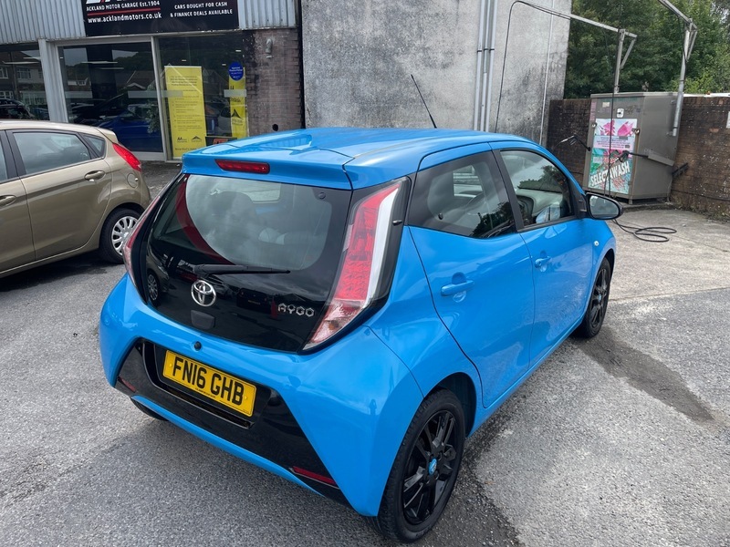 Toyota Aygo Hatchback White #7