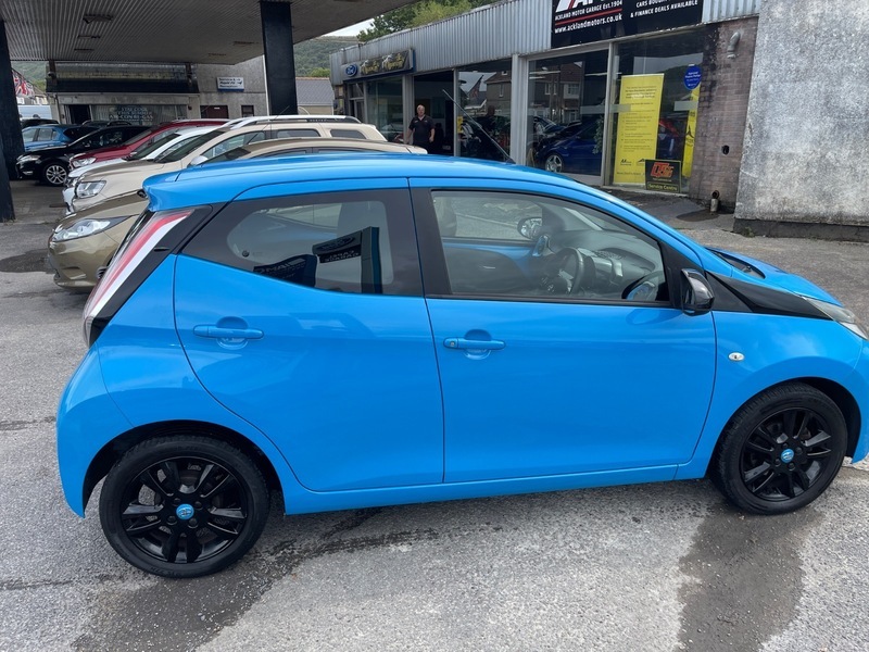 Toyota Aygo Hatchback White #8