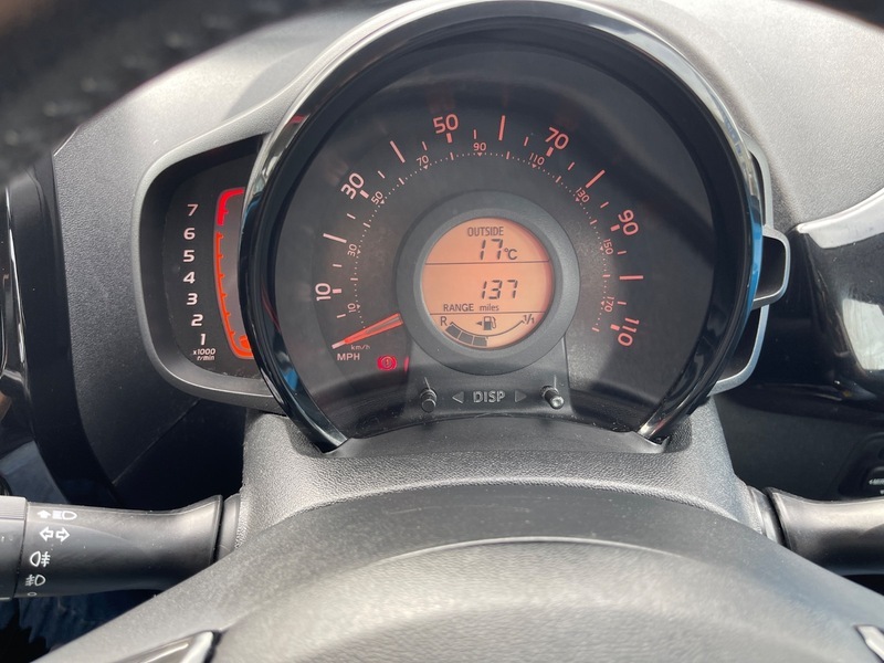 Toyota Aygo Hatchback White #23