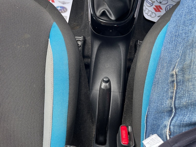 Toyota Aygo Hatchback White #27